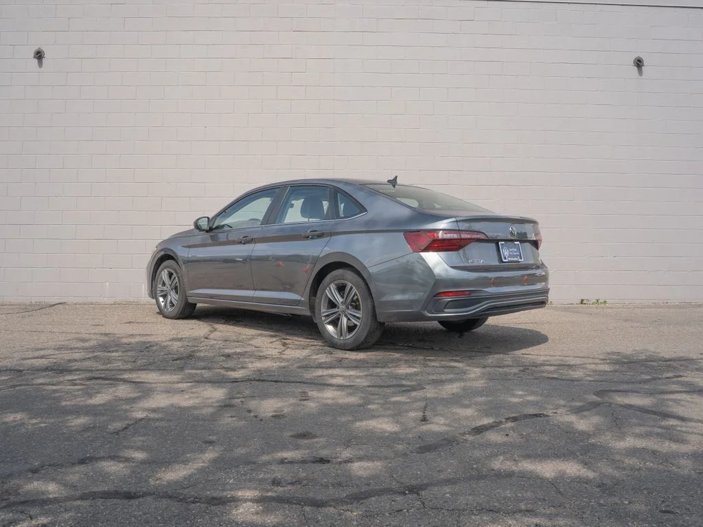 Used 2024  Volkswagen 1.5T SE image 3