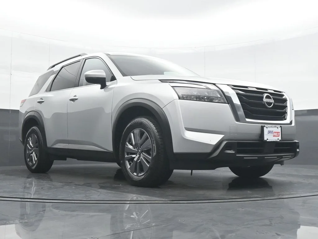 Used 2025 Silver Nissan SV image 34