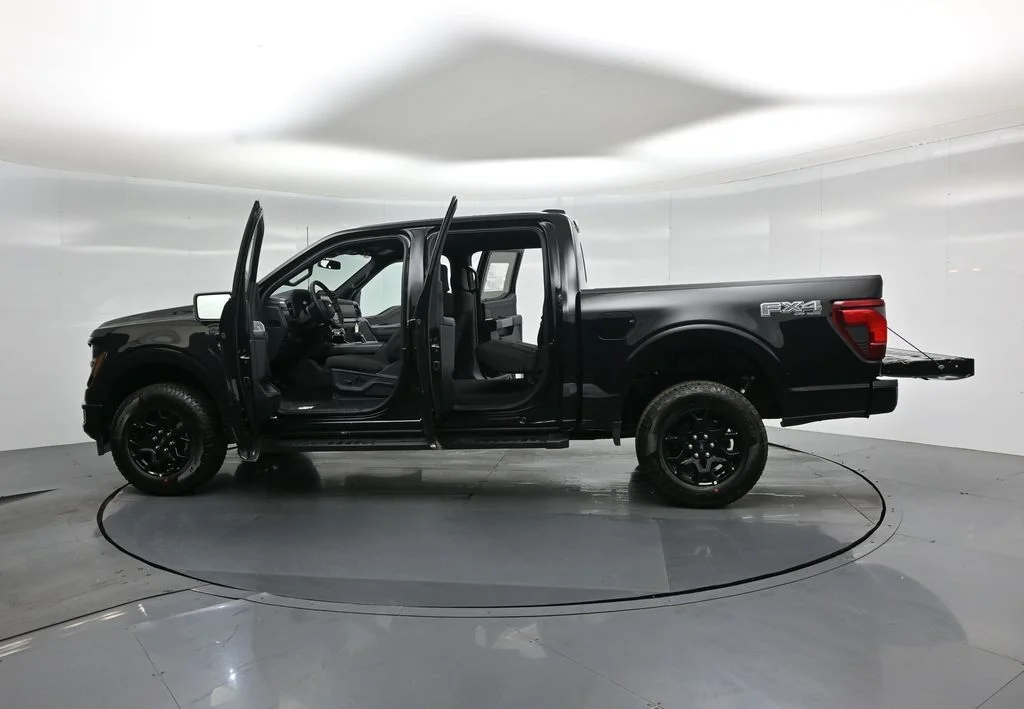 New 2026 Agate Black Metallic Ford XLT image 33