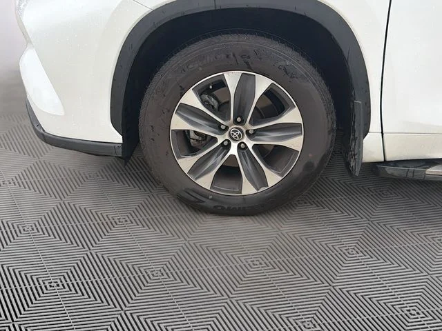Used 2023 Beige Toyota XLE image 10