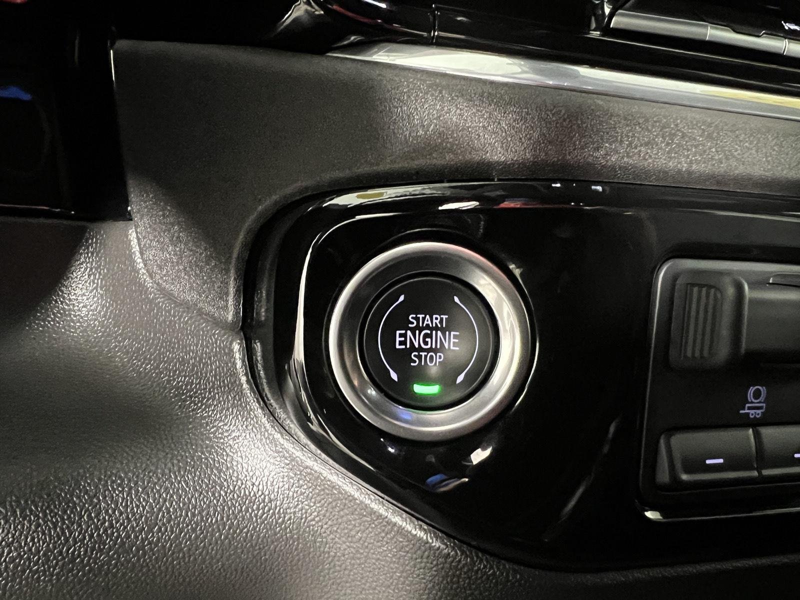 Used 2025 Black Chevrolet LT (2FL) image 21