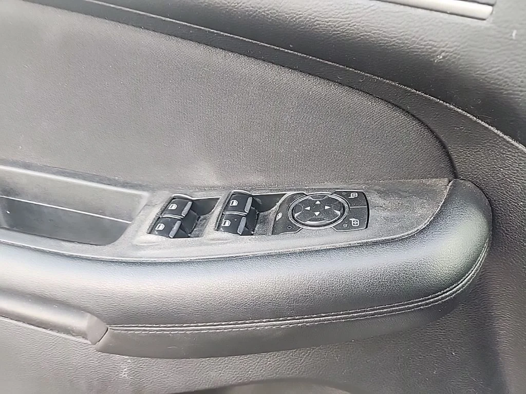 Used 2015 White Ford SE image 26