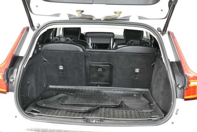 Used 2021 White Volvo T5 image 24