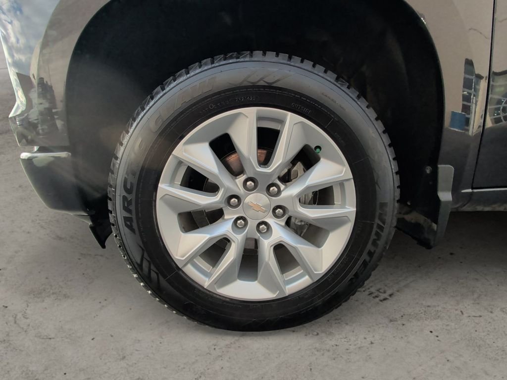 Used 2023 Gray Chevrolet Custom image 9
