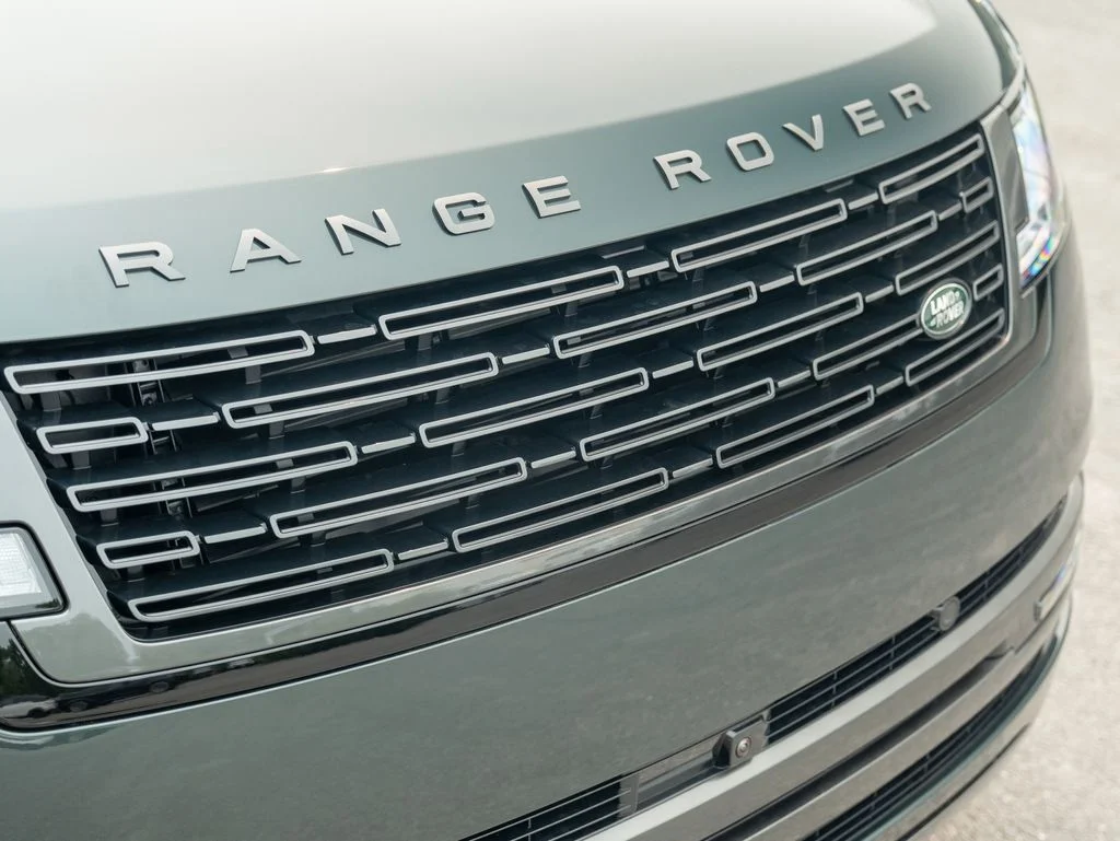 New 2026 Belgravia Green Land Rover SE image 15