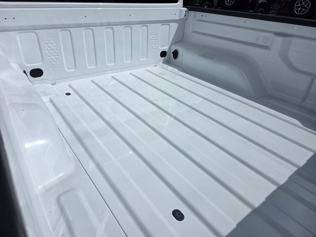 New 2026 Bright White Clear-Coat Exterior Paint Jeep Sahara image 11