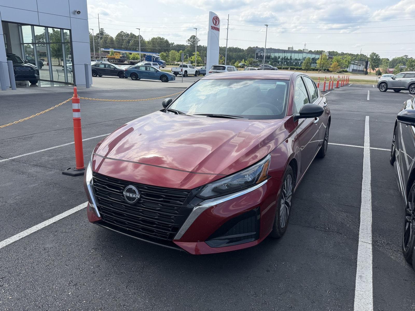 Used 2025 Scarlet Ember Nissan SV image 15