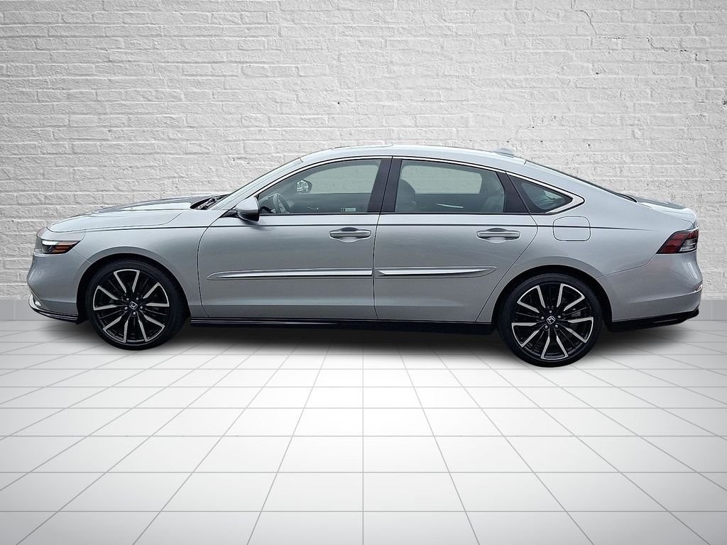 Used 2024 Silver Honda Touring image 7