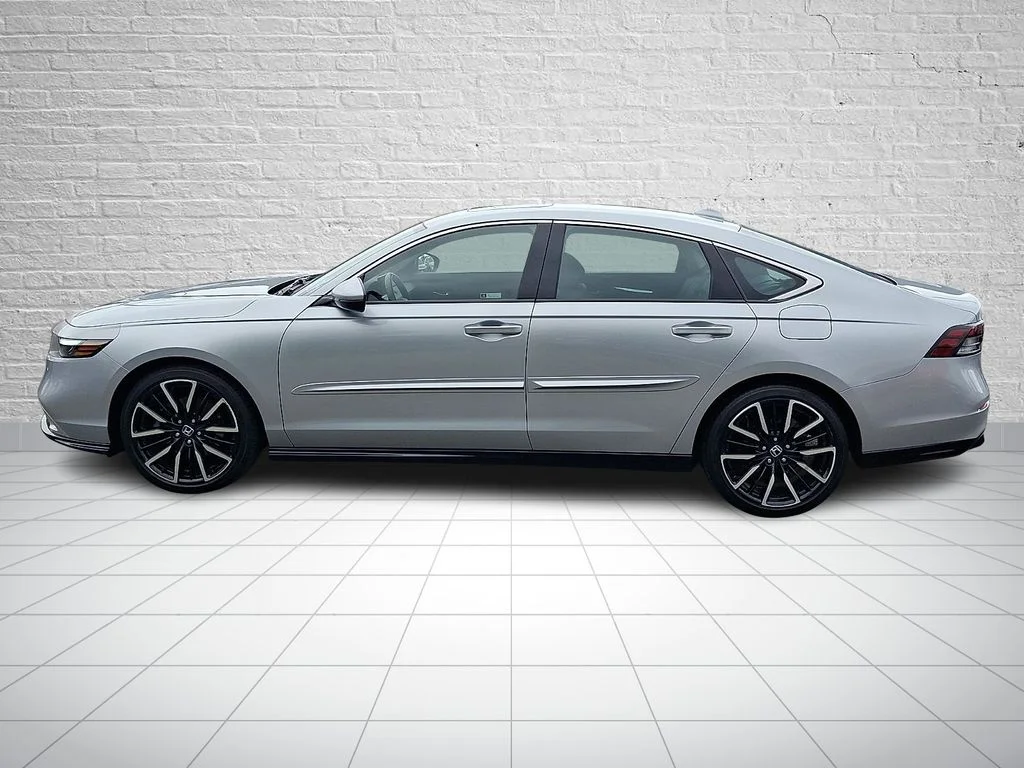 Used 2024 Silver Honda Touring image 7