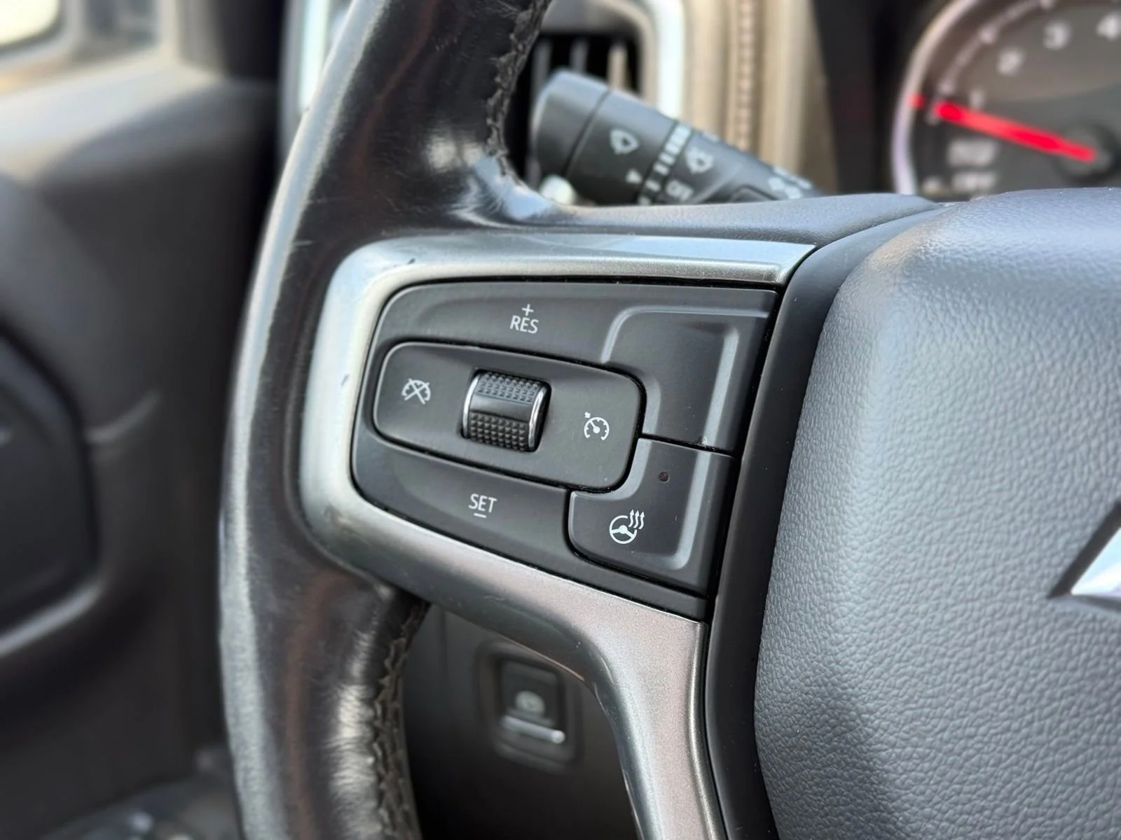Used 2019 BLACK Chevrolet RST image 29