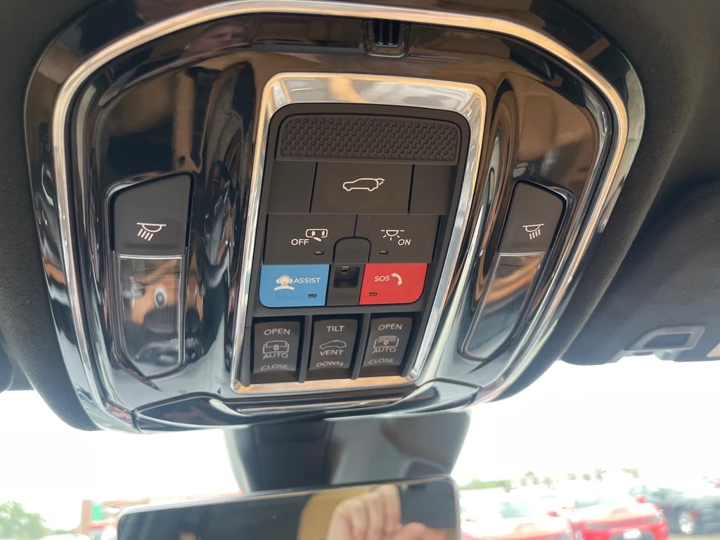 Used 2023 Midnight Sky (pcq) Jeep Summit Reserve image 34