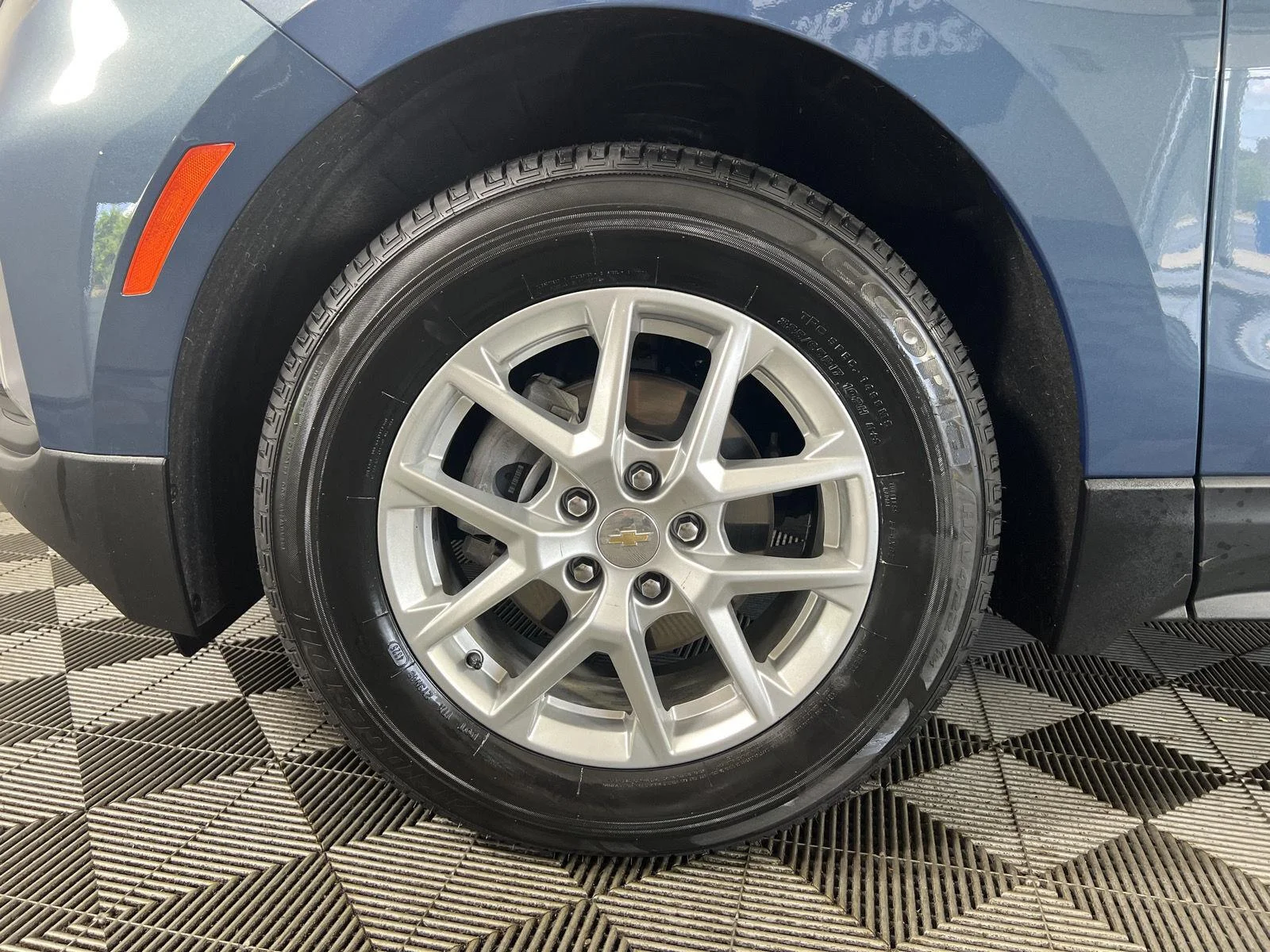 Used 2024 Lakeshore Blue Metallic Chevrolet LT image 31