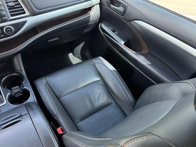 Certified Used 2019 OOH LA LA ROUGE MICA Toyota XLE image 27