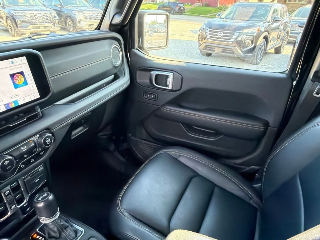Used 2024 Black Jeep Sahara image 29