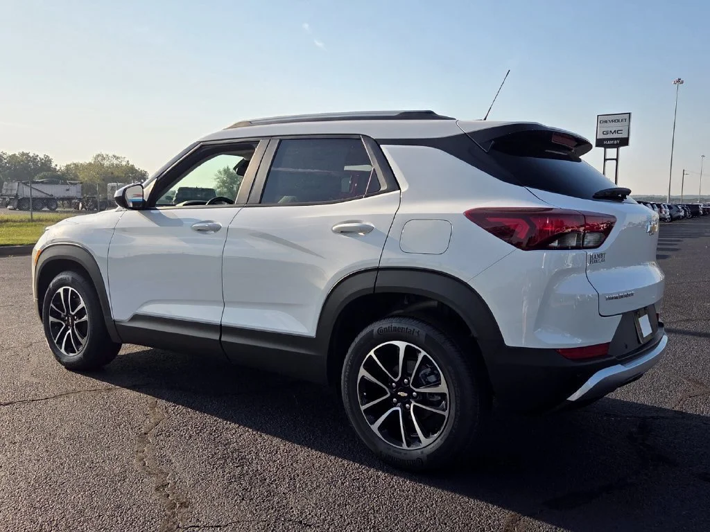 New 2026 Summit White Chevrolet LT image 33