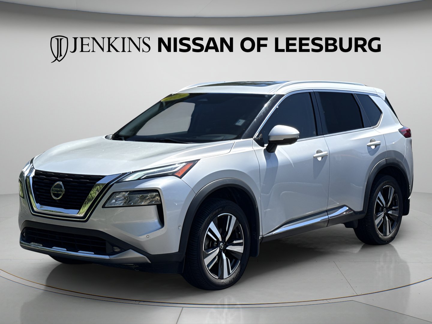 Used 2021 Brilliant Silver Metallic Nissan Platinum image 11