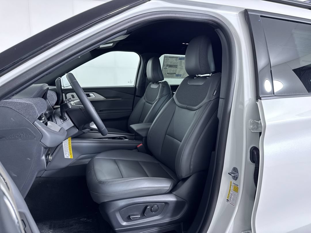 New 2027 Star White Metallic Tri-Coat Ford Active w/200A Pkg image 15