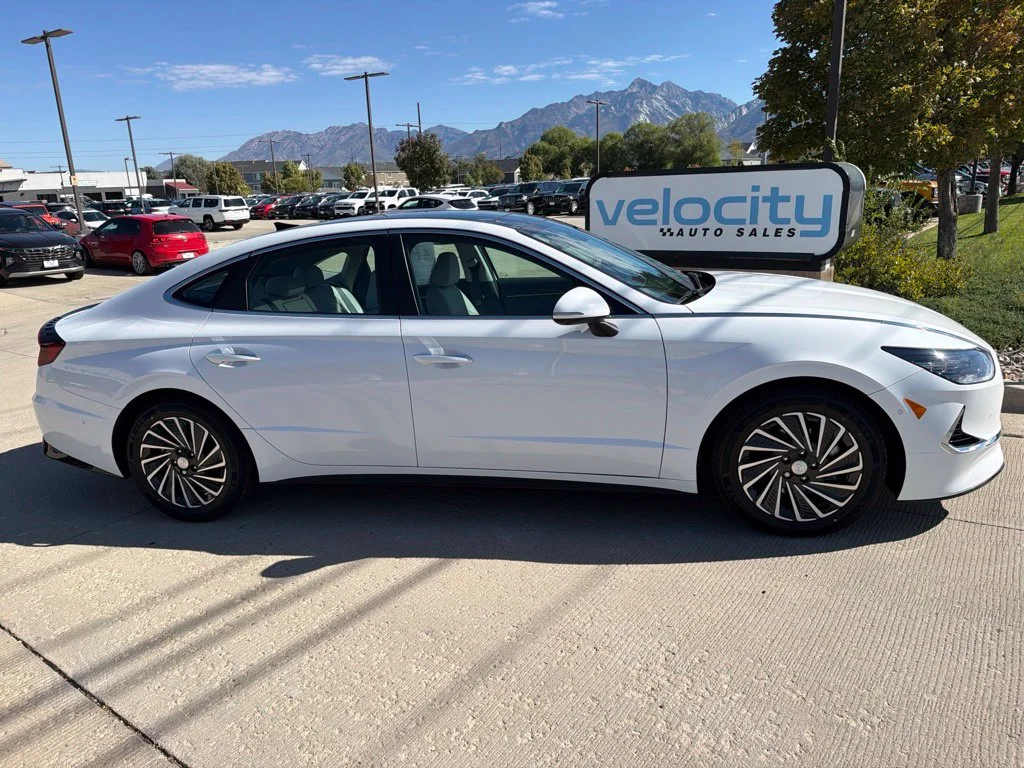 Used 2023 White Hyundai Limited image 8