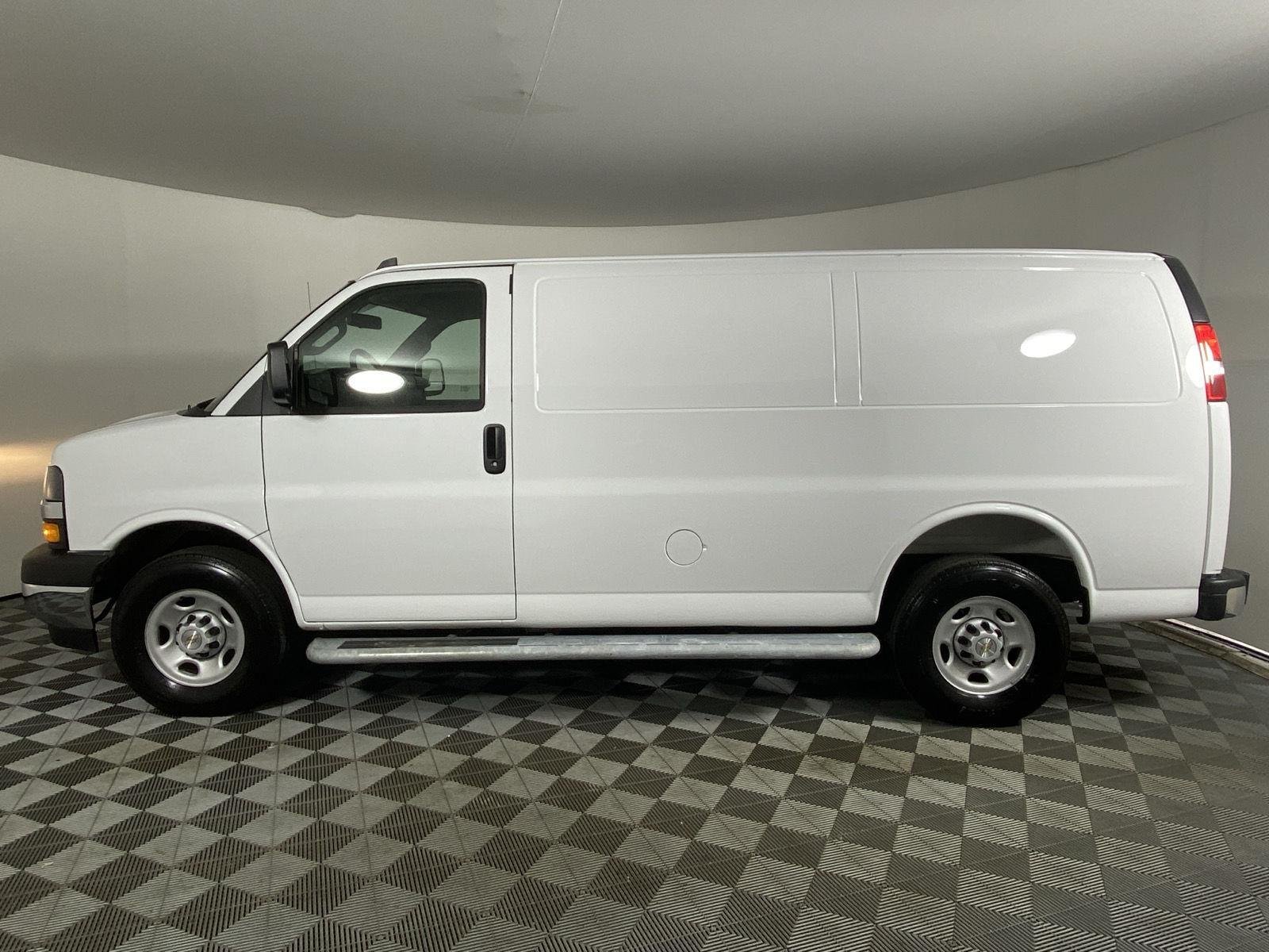 Used 2025 Summit White Chevrolet Work Van image 4