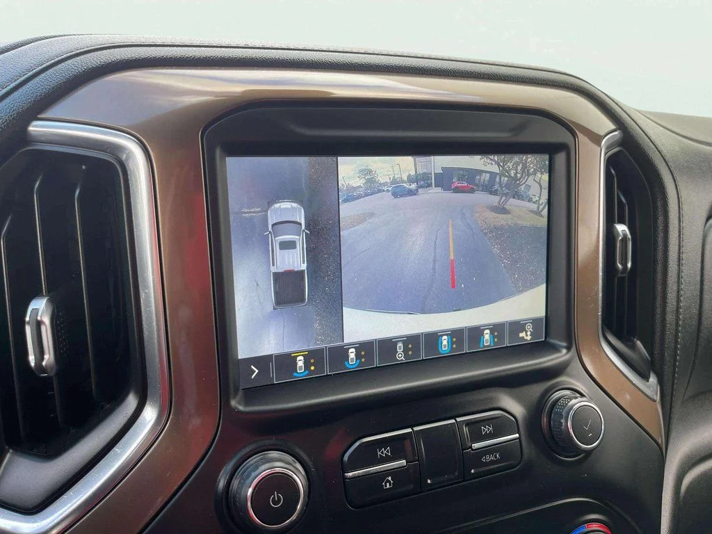 Used 2019 Iridescent Pearl Tricoat Chevrolet High Country image 12