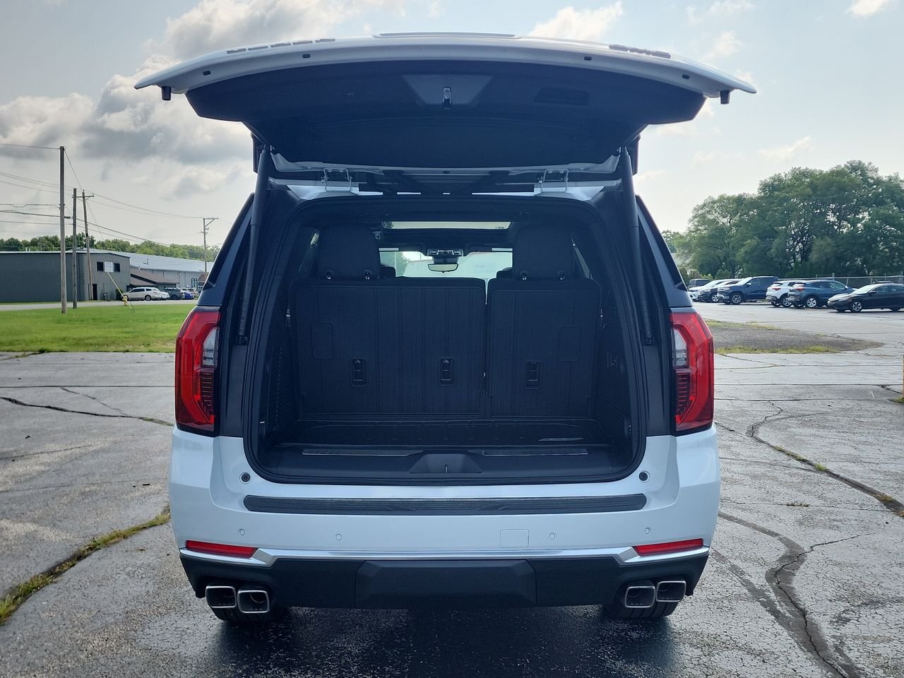 2026 GMC Yukon Denali - Photo 25