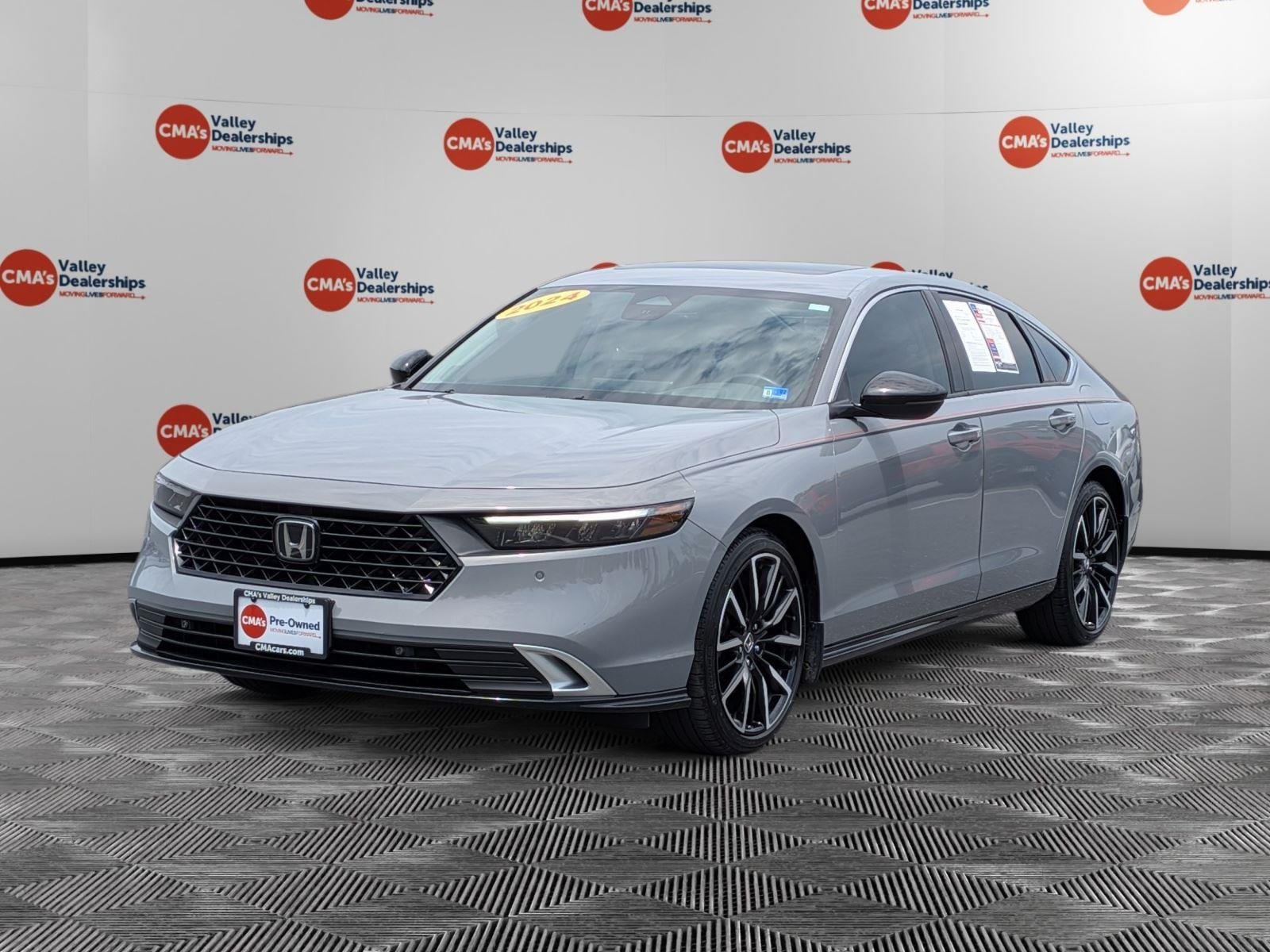Used 2024 Urban Gray Pearl Honda Touring image 3
