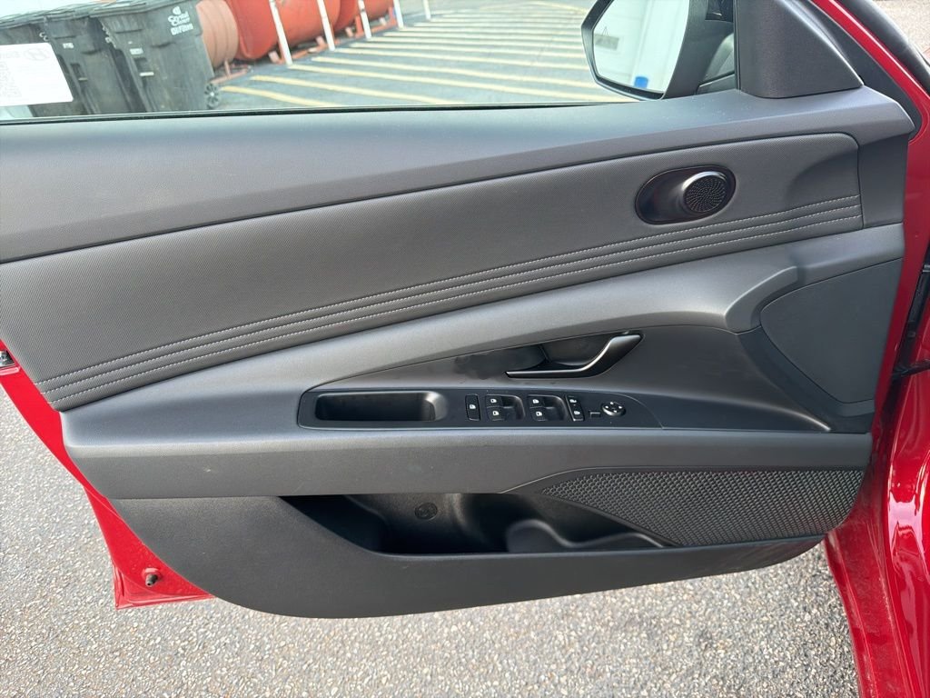 2025 Hyundai Elantra SEL - Photo 12
