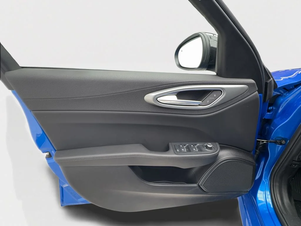 New 2026 Blue Alfa Romeo Base image 23