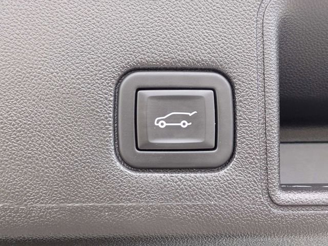 Used 2024 White GMC SLT image 13