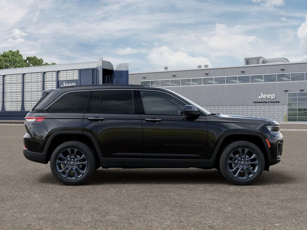 New 2026 Diamond Black Crystal Pearl-Coat Exterior Paint Jeep 85th Anniversary Edition image 23
