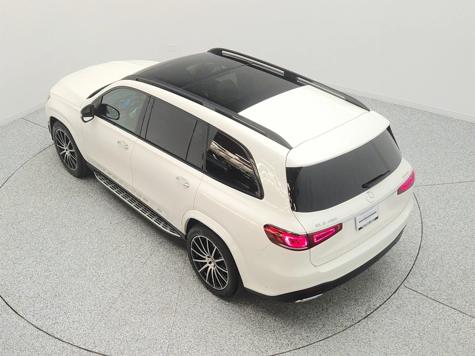 Certified Used 2022 MANUFAKTUR Diamond White Bright Mercedes-Benz GLS 450 4MATIC® SUV image 28