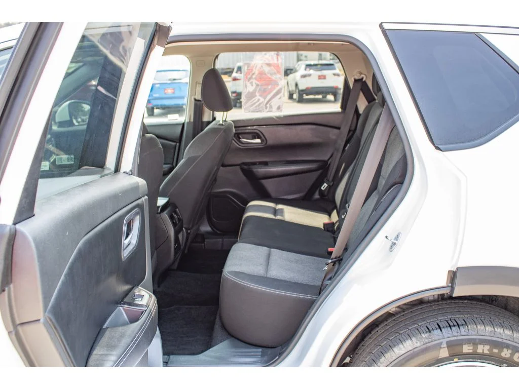 Used 2024 Everest White Pearl Nissan SV image 16