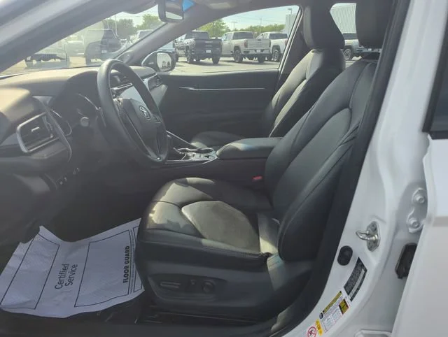 Used 2019 Off-white Toyota XSE V6 image 11