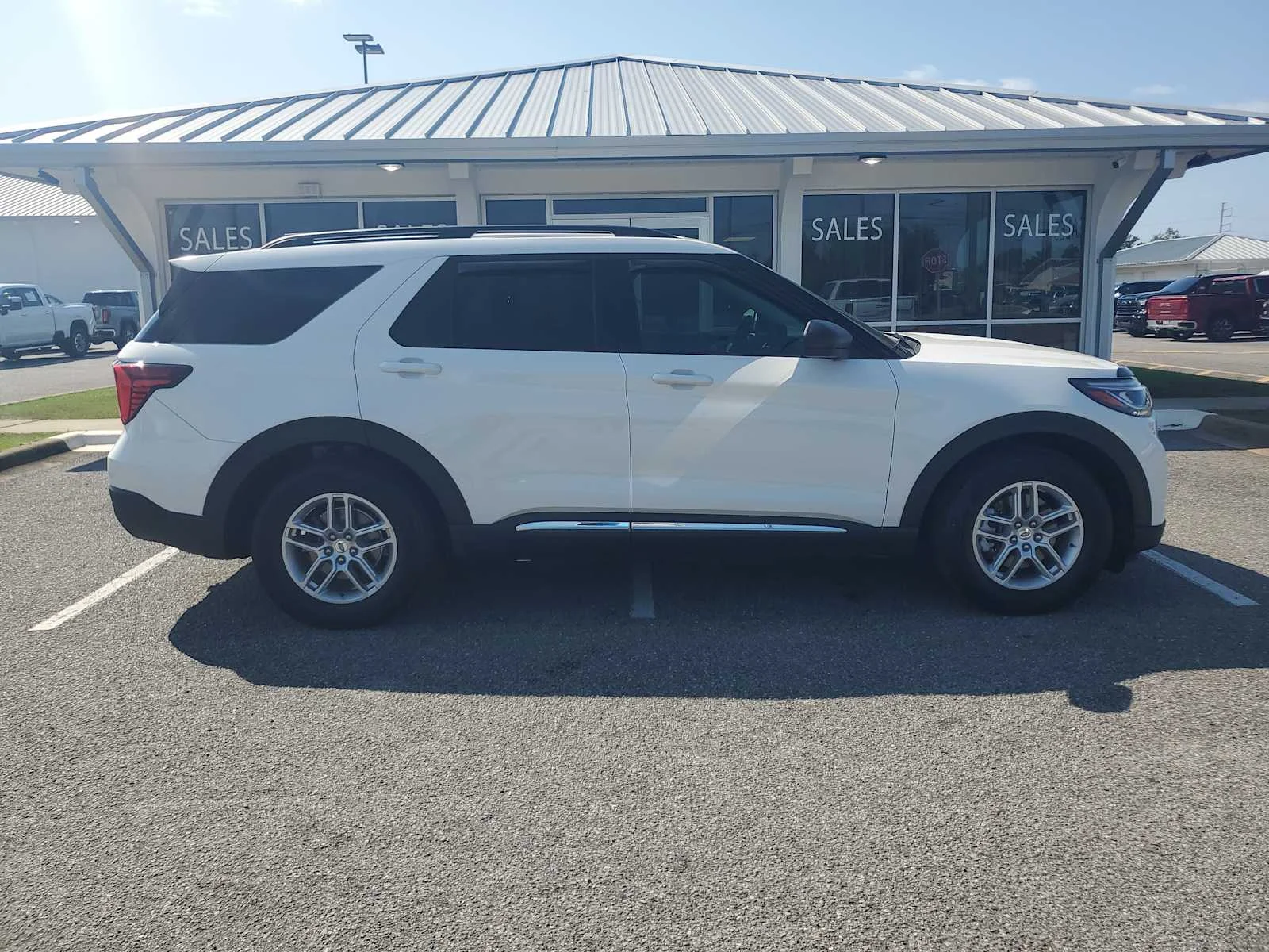Used 2025 Star White Metallic Tri- Ford Active image 8
