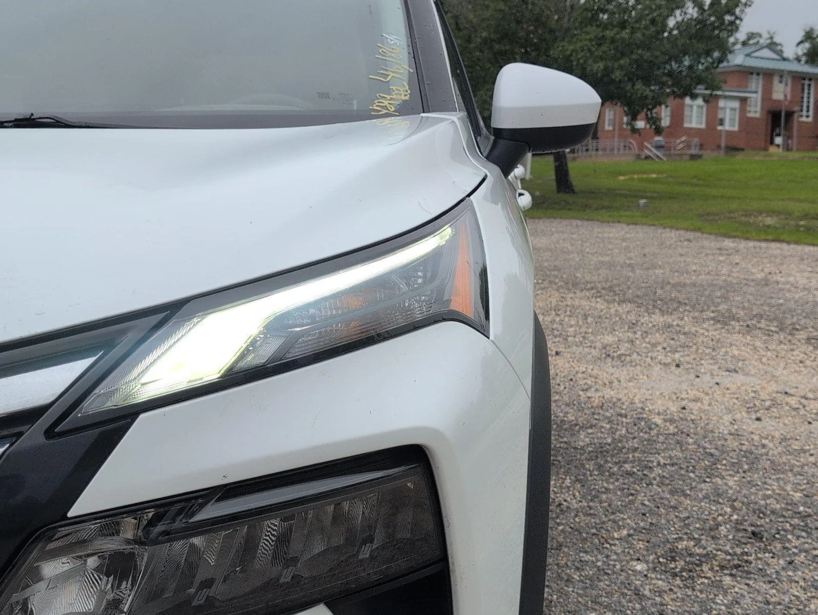 Used 2025 Everest White Pearl Nissan SV image 12
