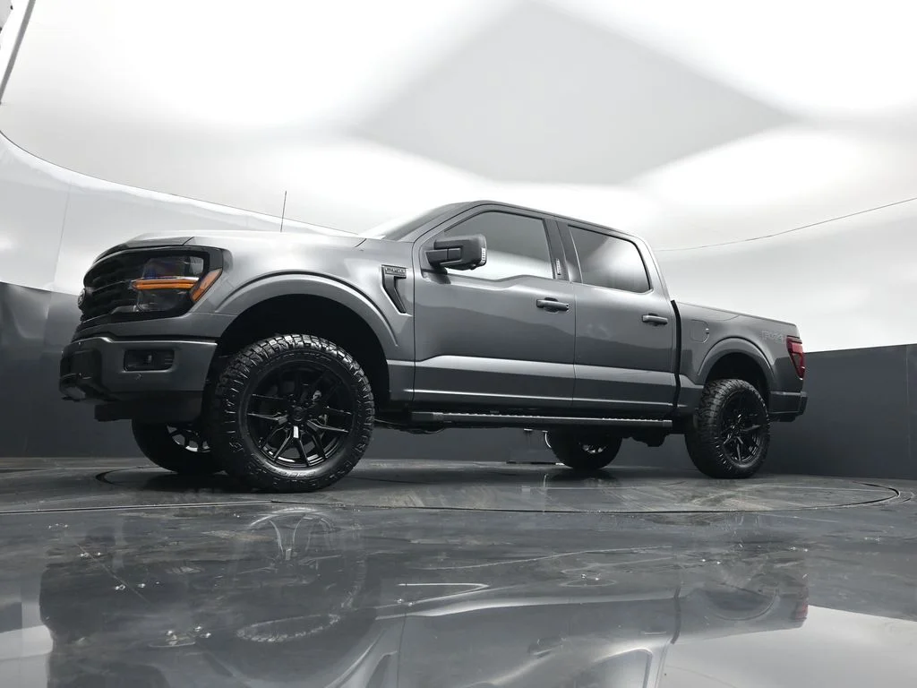 New 2026 Carbonized Gray Metallic Ford XLT image 41
