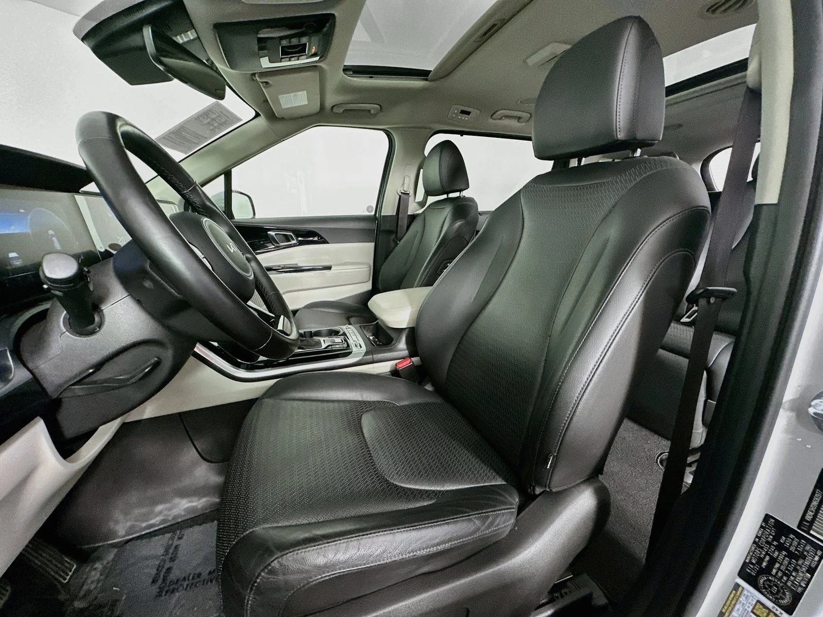 Used 2022 Ceramic Silver Kia SX Prestige image 21