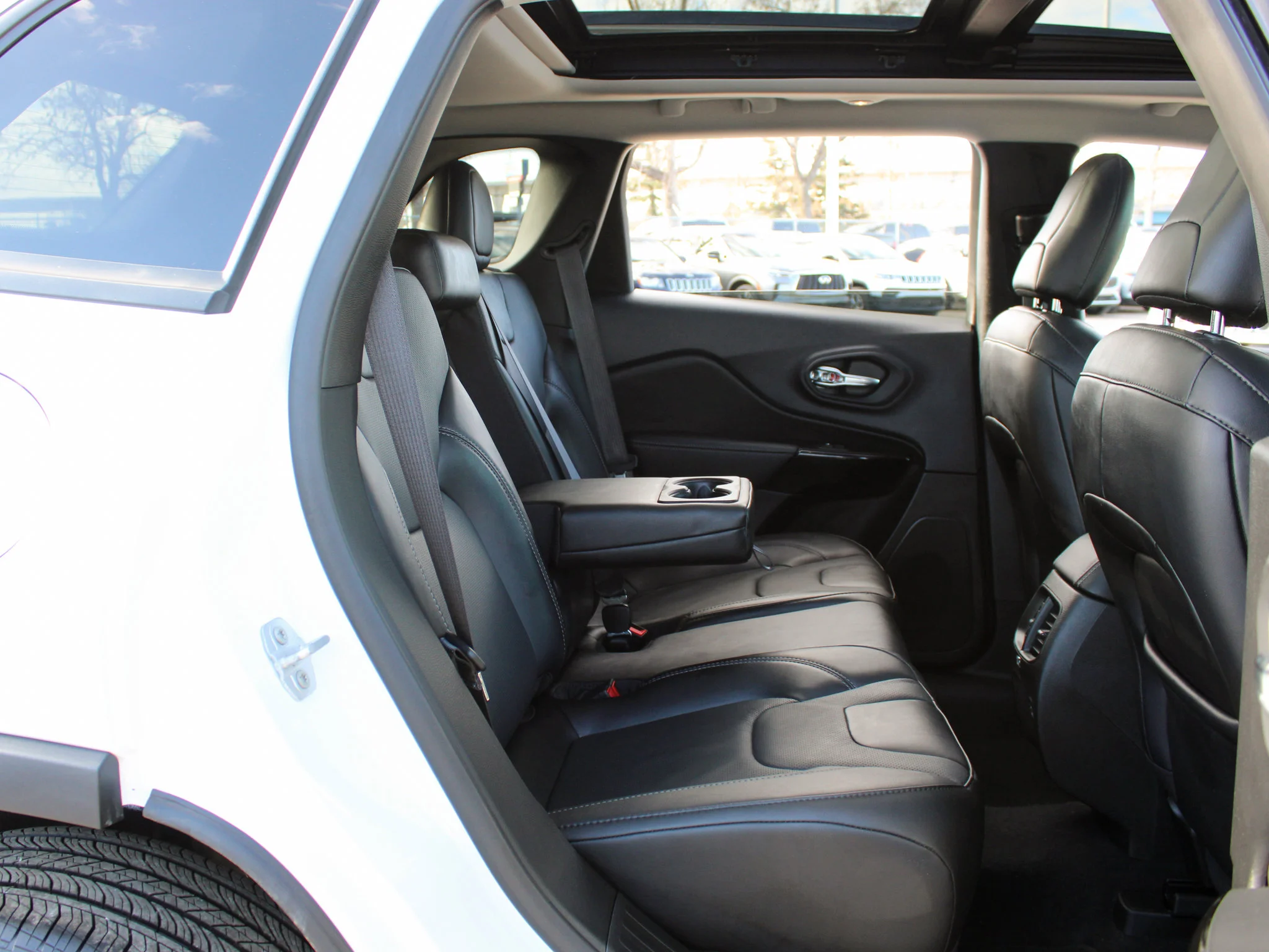 Certified Used 2023 White Jeep Altitude * 2.4L MultiAir | Heated/Vented Seats | Panoramic Sunroof | Apple CarPlay | Adaptive Cruise image 20