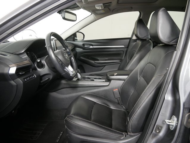Used 2019 Gun Metallic Nissan SL image 9