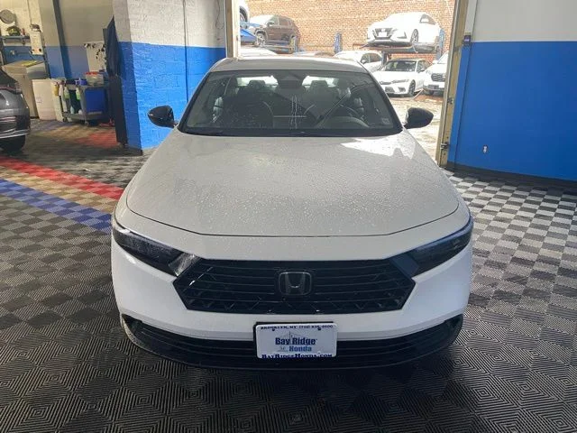 Used 2025 Black Honda SE image 2