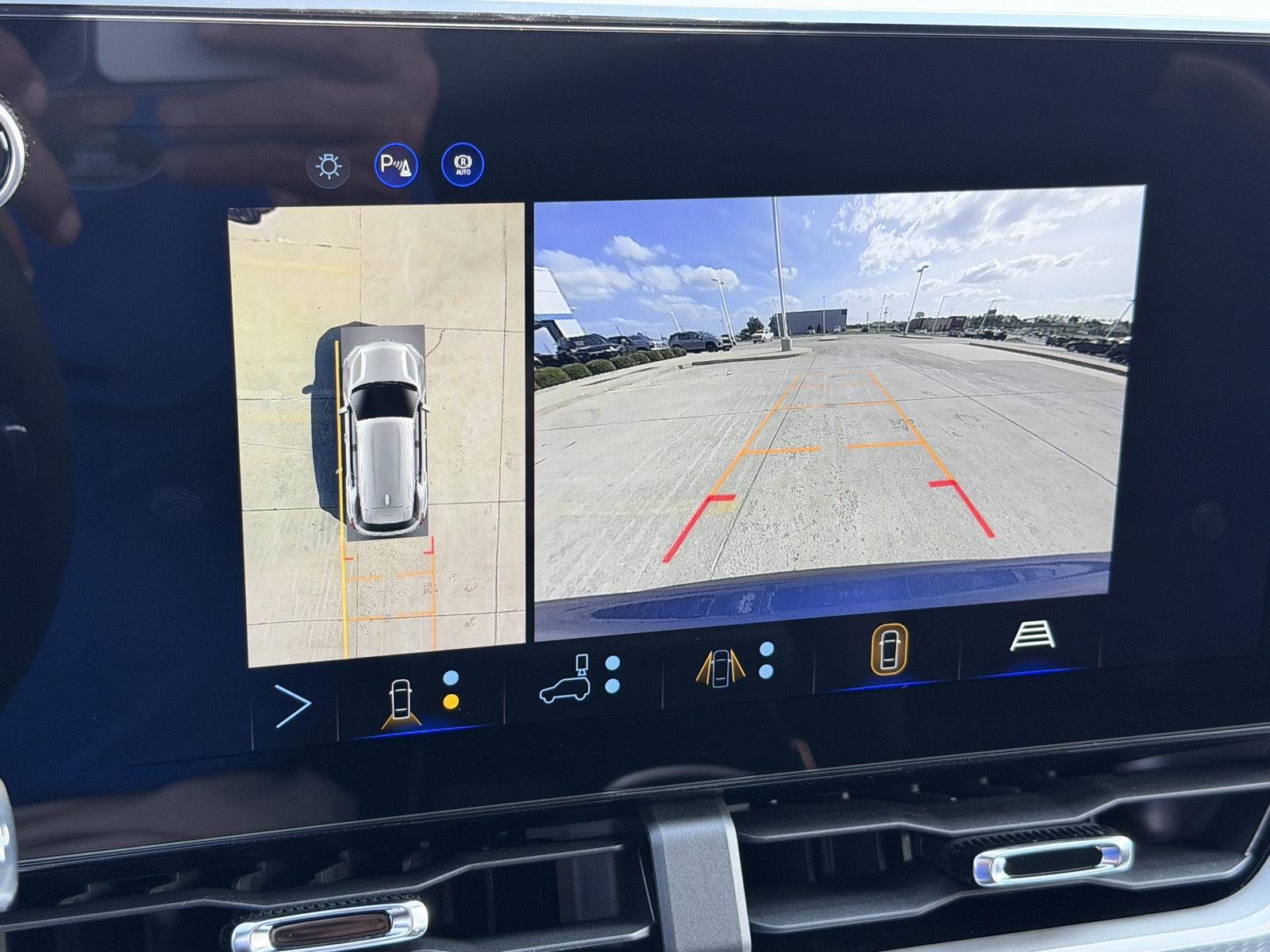 2027 Chevrolet Equinox LT - Photo 17