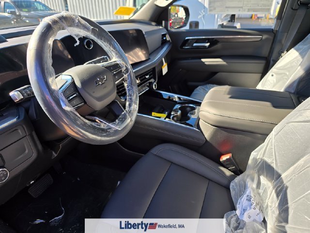 2027 Chevrolet Suburban Z71 - Photo 8