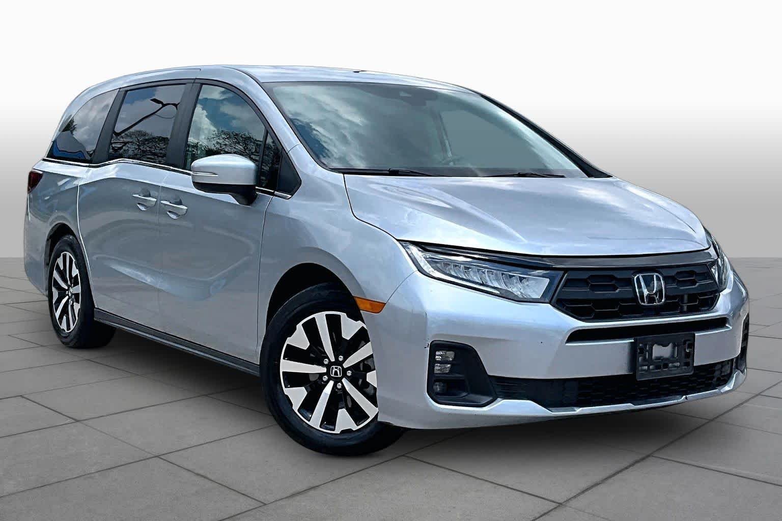 Certified Used 2025 Modern Steel Metallic Honda EX-L image 3