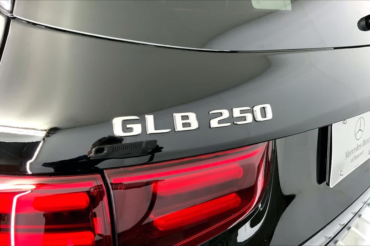 Used 2025 696/Night Black Mercedes-Benz GLB 250 image 7
