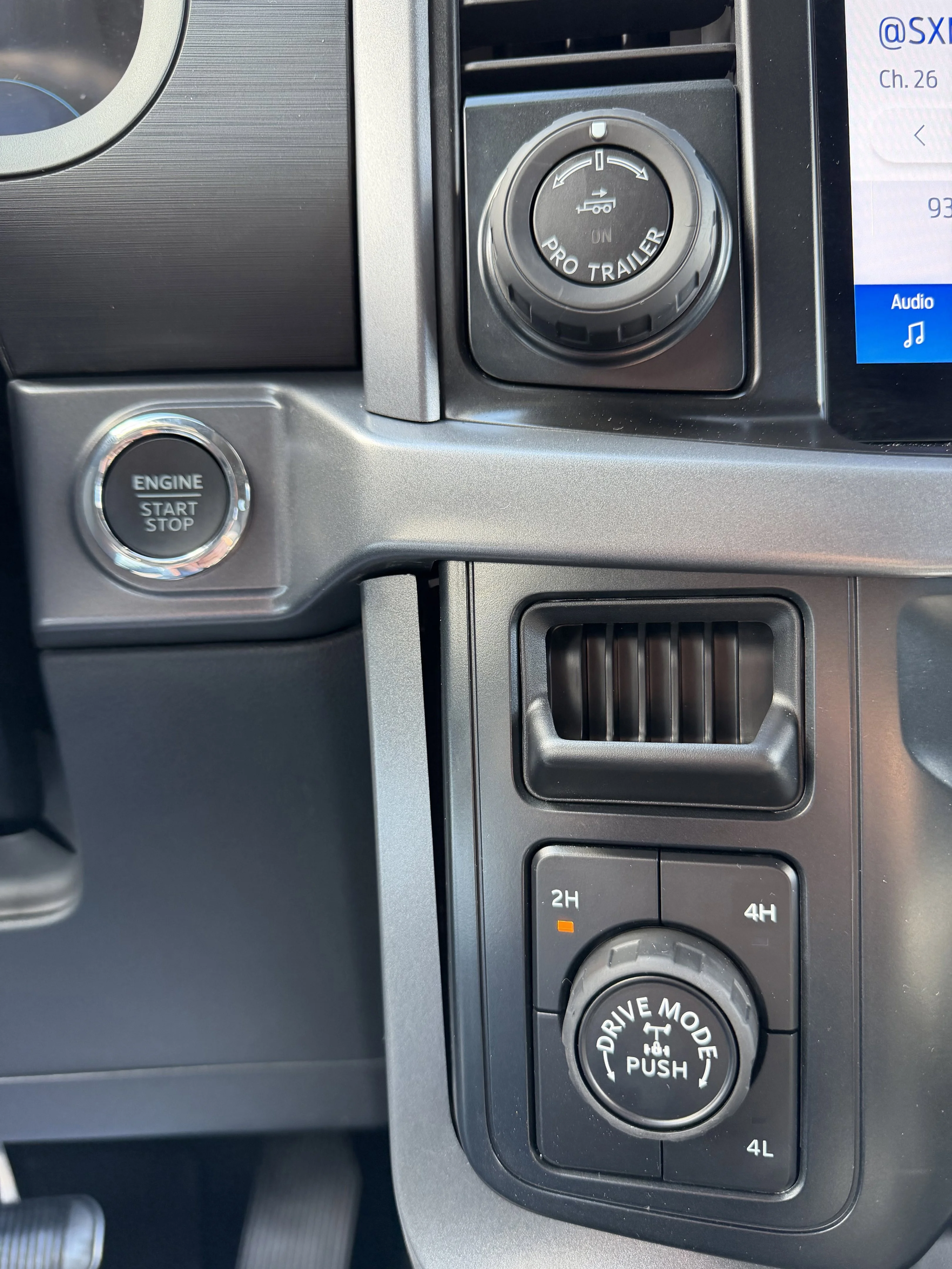 New 2026 Oxford White Ford XLT image 18