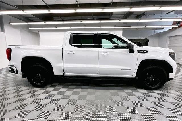 Used 2024 Summit White GMC Elevation image 16