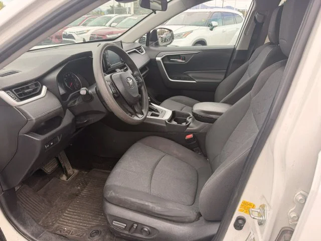 Used 2020 White Toyota XLE image 4