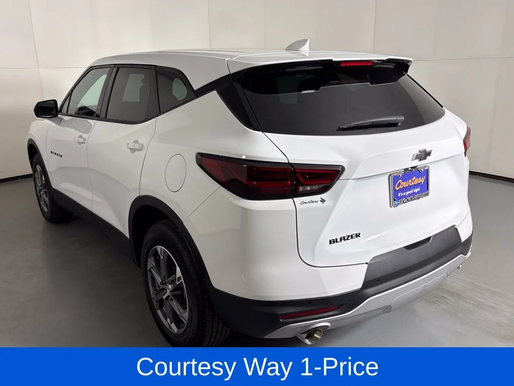 Used 2026 White Chevrolet LT image 8