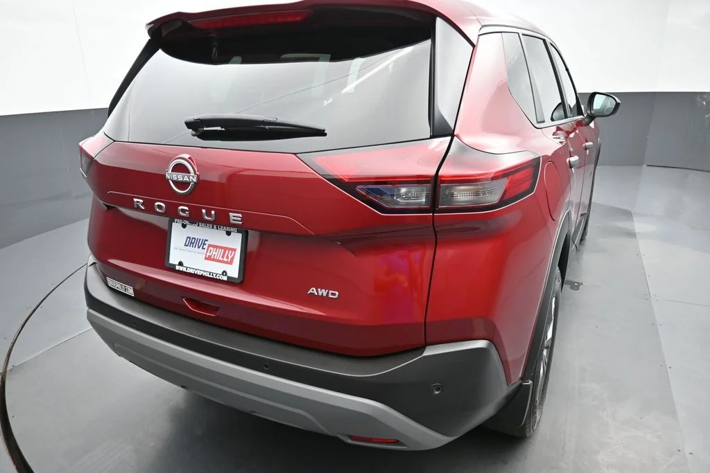 Used 2023 Red Nissan S image 17