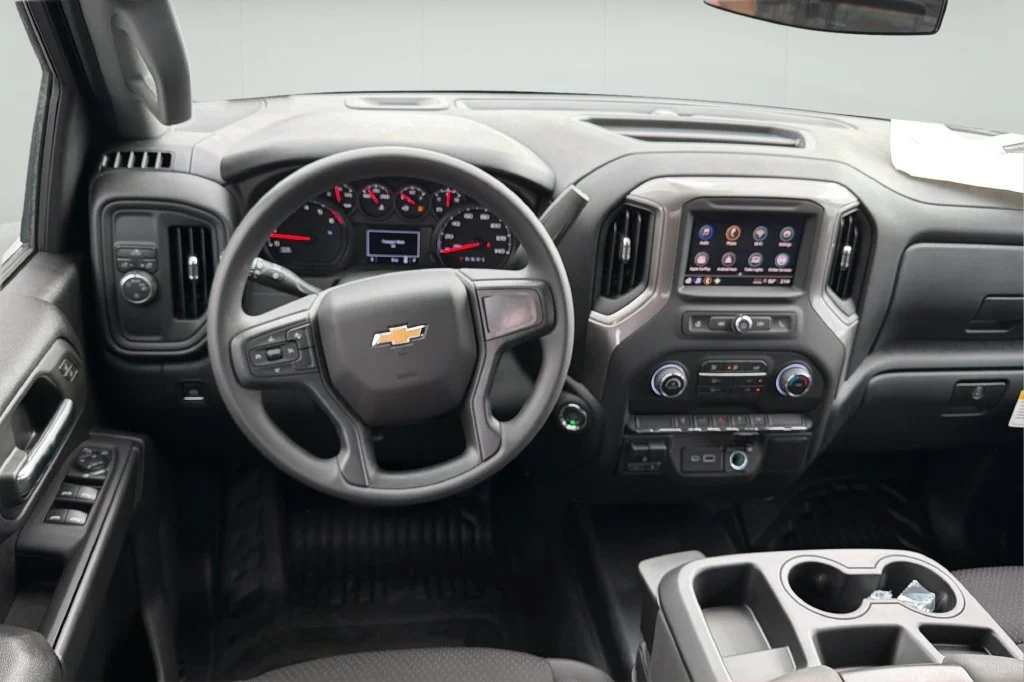 New 2026 Summit White Chevrolet WT image 21